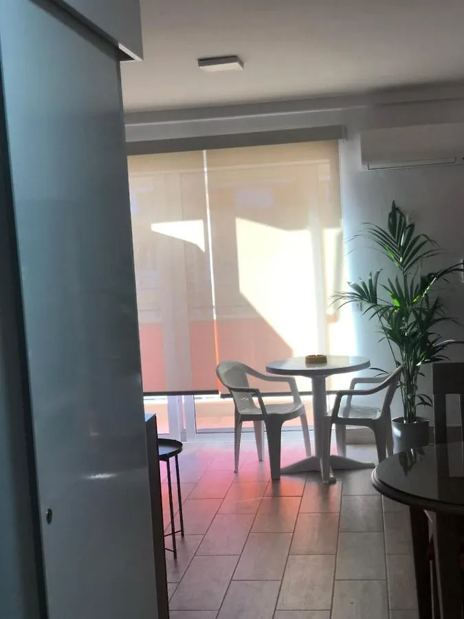 דירה ארונה Tantulia Crissol 405 Apto 1 Hab